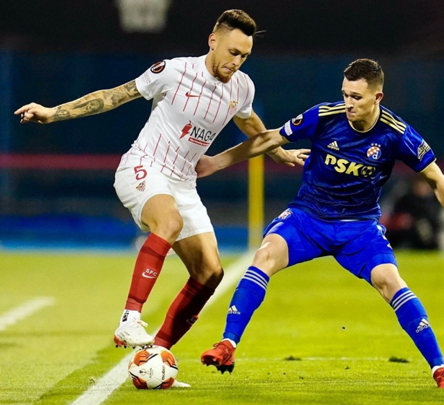 清晨突围战来临，西汉姆围绕欧联防线松动，话题不断，轮换策略成焦点