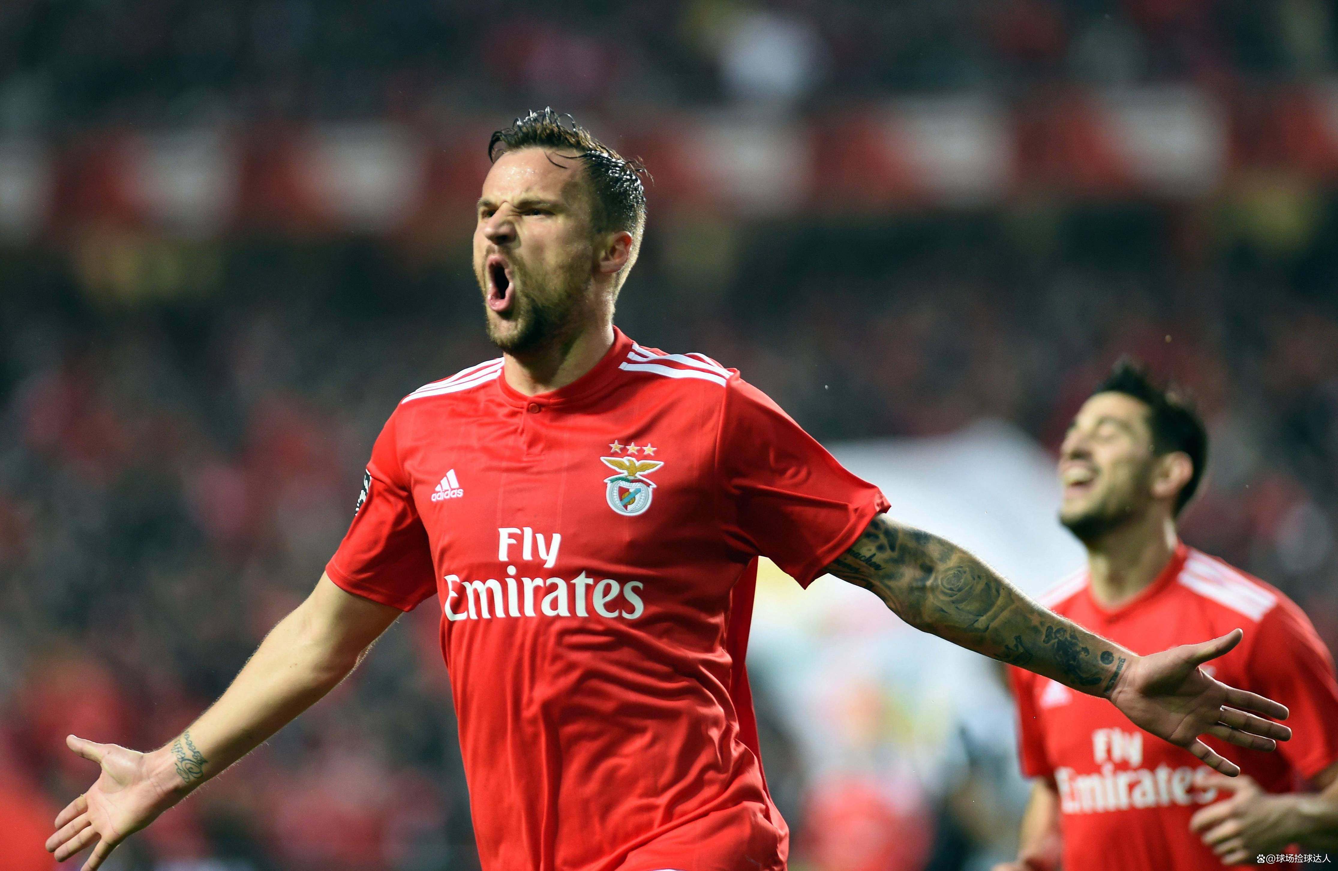 包含赛后NBA常规赛焦点战，本菲卡止住颓势，话题不断，资深球员宣示担当的词条